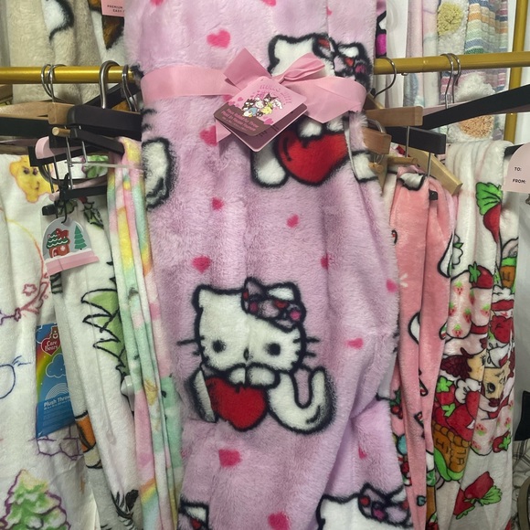 Hello Kitty Pink faux fur valentines Blanket & Throw